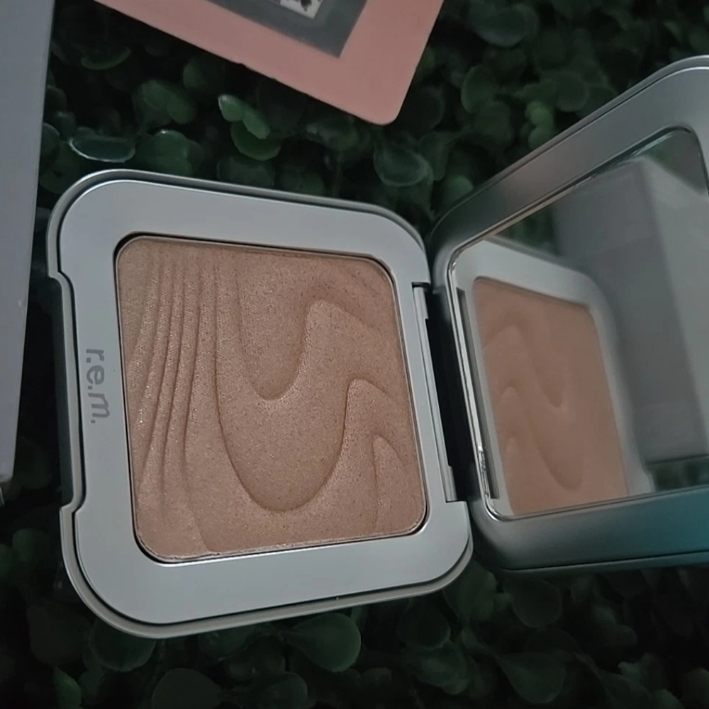 R.E.M. Beauty Interstellar Highlighter Topper Miss Mercury Full Size REM NIB